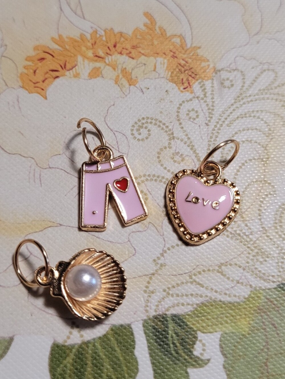 💚Free In Any Bundle Over $10 Cute Pink Enamel Heart & Pants Charm Set by